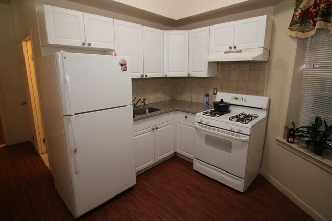 Building Photo - 330 60th St