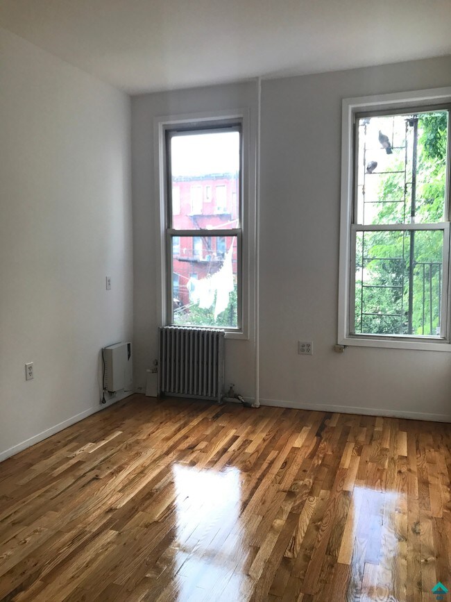 Foto del edificio - 155 Dupont St