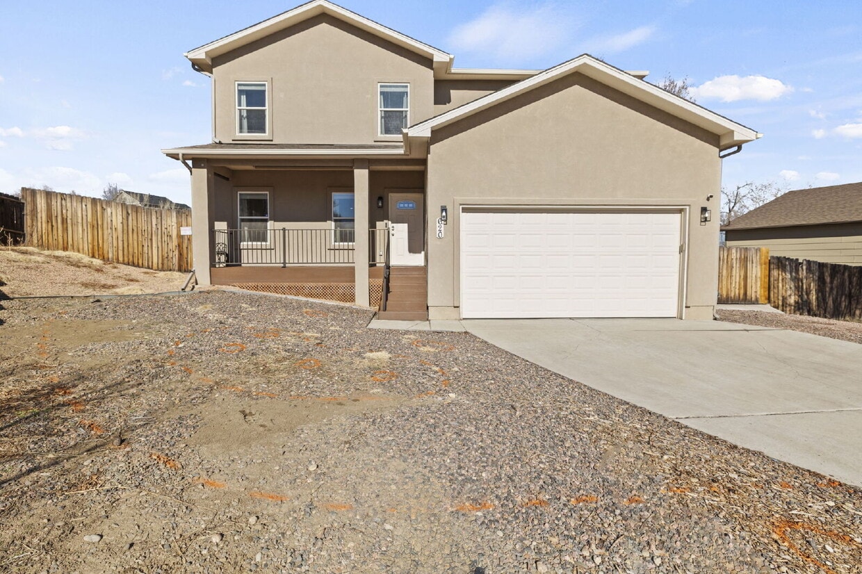 Spacious Home with Finished Basement, Granite Kitchen & Fenced Yard Near Fort Carson - Spacious Home with Finished Basement, Granite Kitchen & Fenced Yard Near Fort Carson