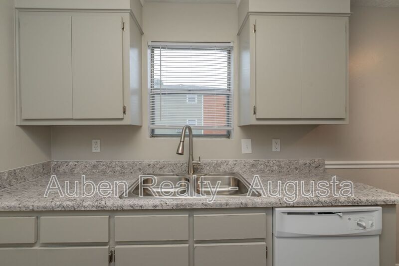 Foto principal - 2573 1/2 Tobacco Rd