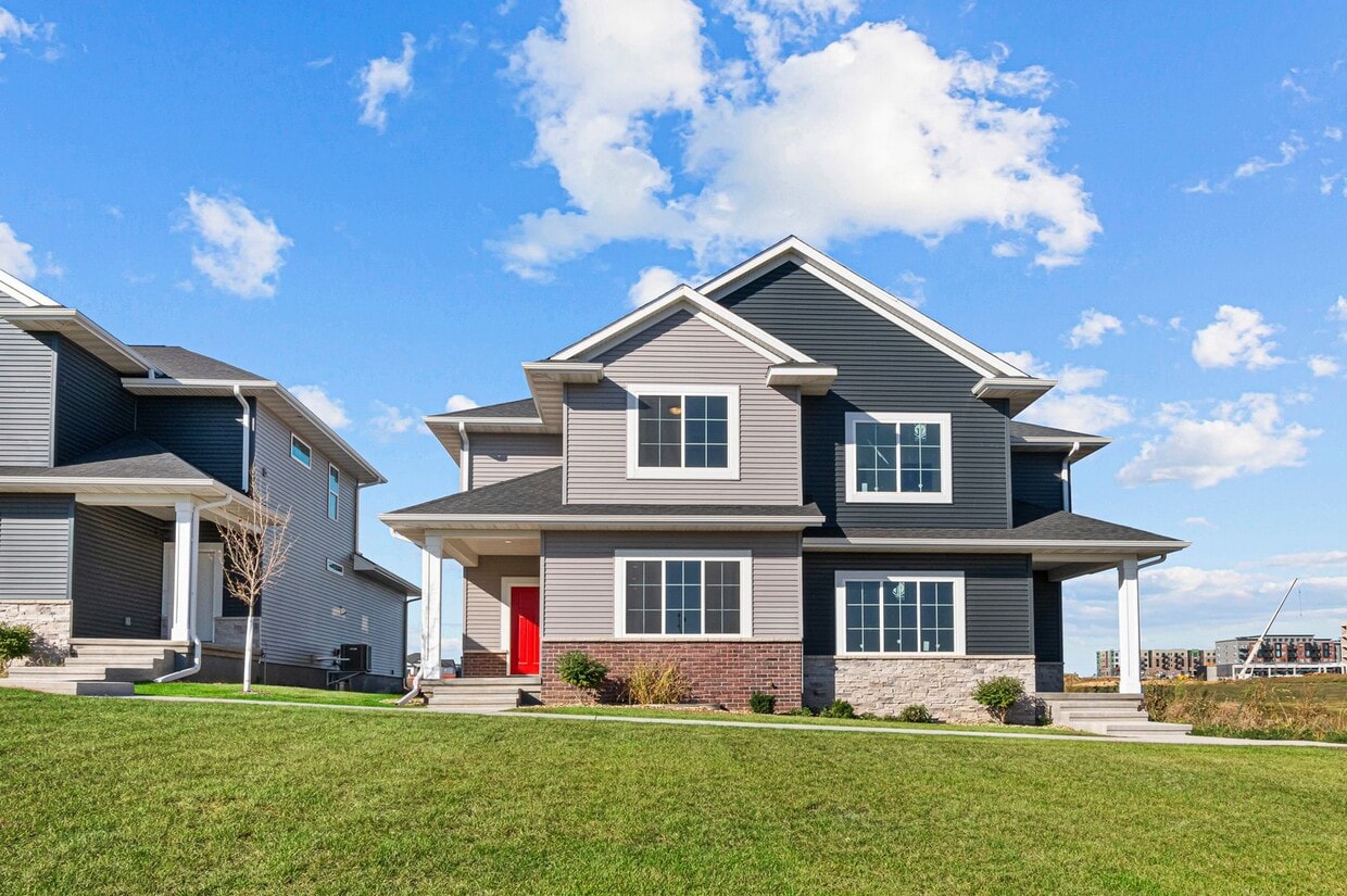 Foto principal - New build 4 bed 4 bath Condo