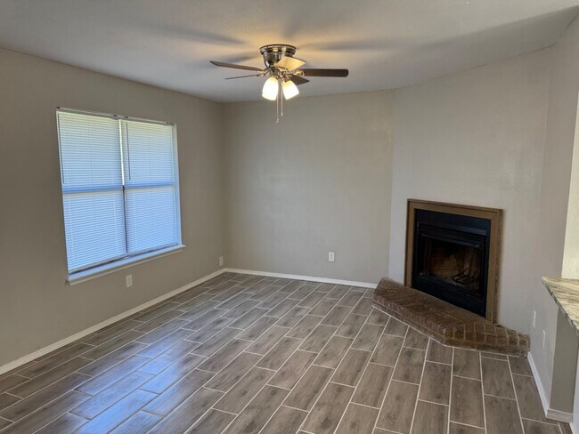 Foto del edificio - 1779 Stoneridge Dr