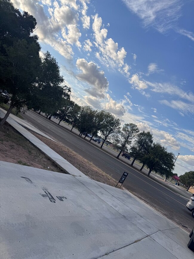 Foto del edificio - 2017 W 10th St