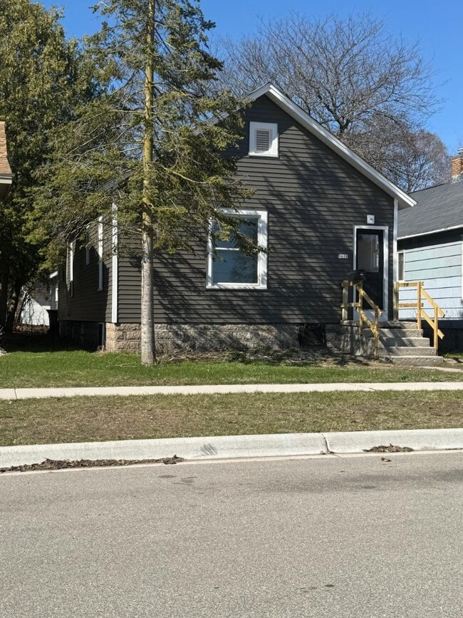 Building Photo - 1610 15th Ave