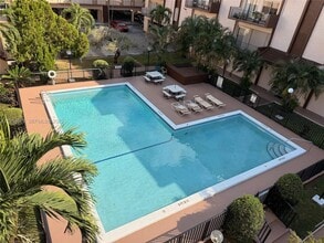 Building Photo - 1950 W 54th St