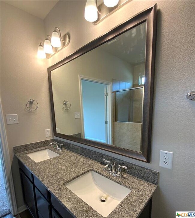 Building Photo - 960 Aurora Grv Bnd