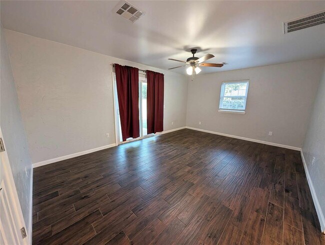 Foto del edificio - 2412 SE 51st St