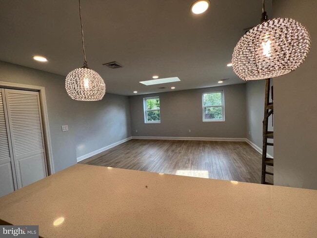 Building Photo - 1939 Mt Vernon St