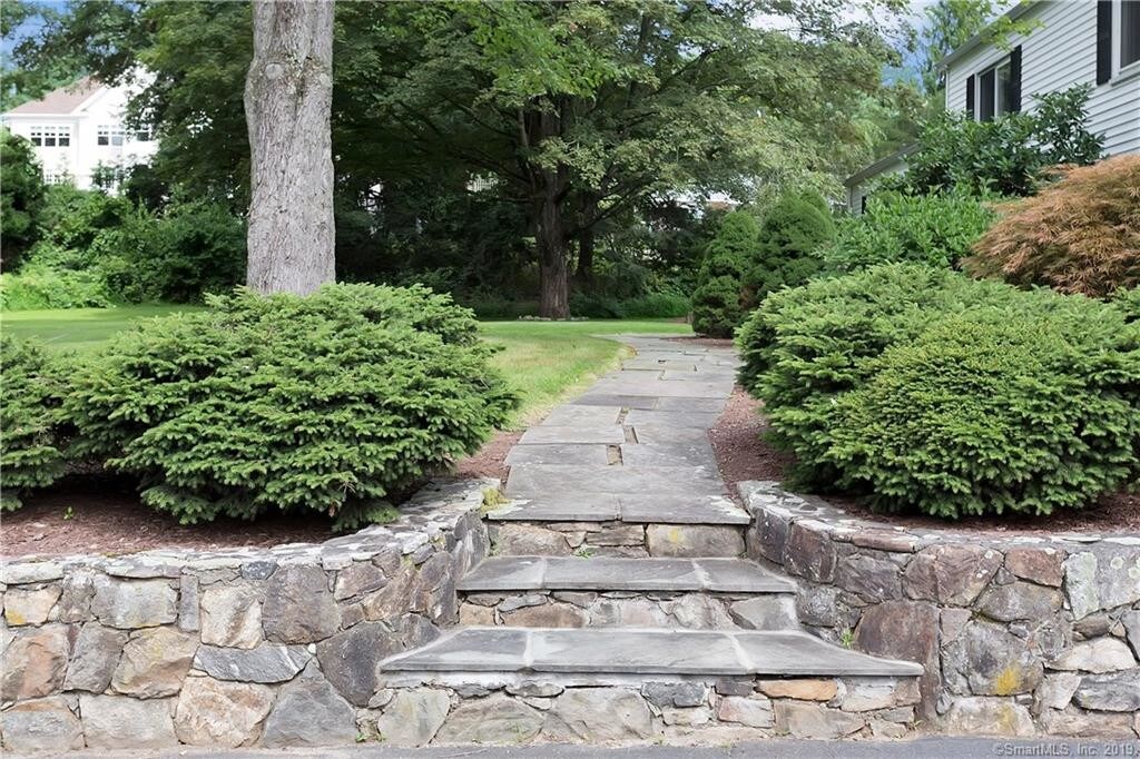 Primary Photo - 10 Brooklawn Dr