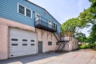 Building Photo - 8 Germay Dr