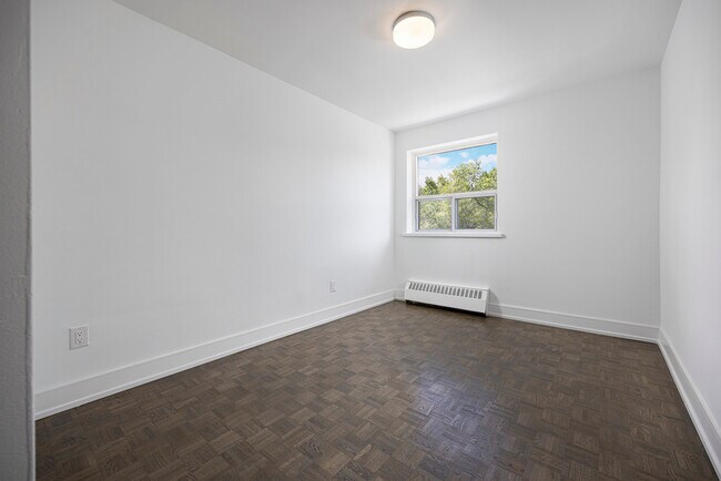 Photo du bâtiment - 95 Paisley Blvd West