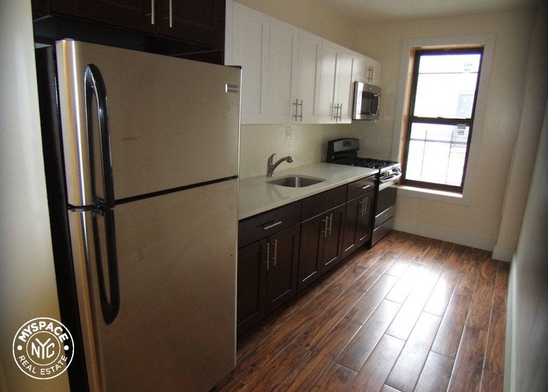 Primary Photo - 61 Clarkson Ave