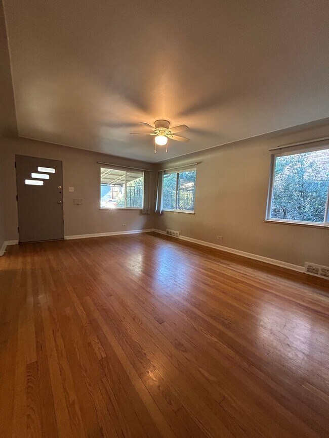 Building Photo - Dexter