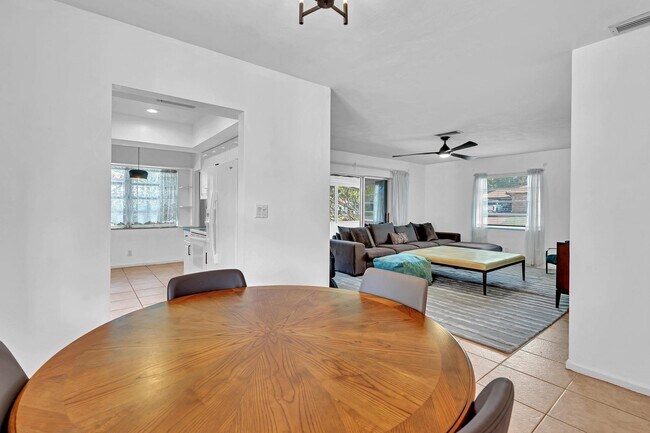 Foto del edificio - 313 NW 42nd St