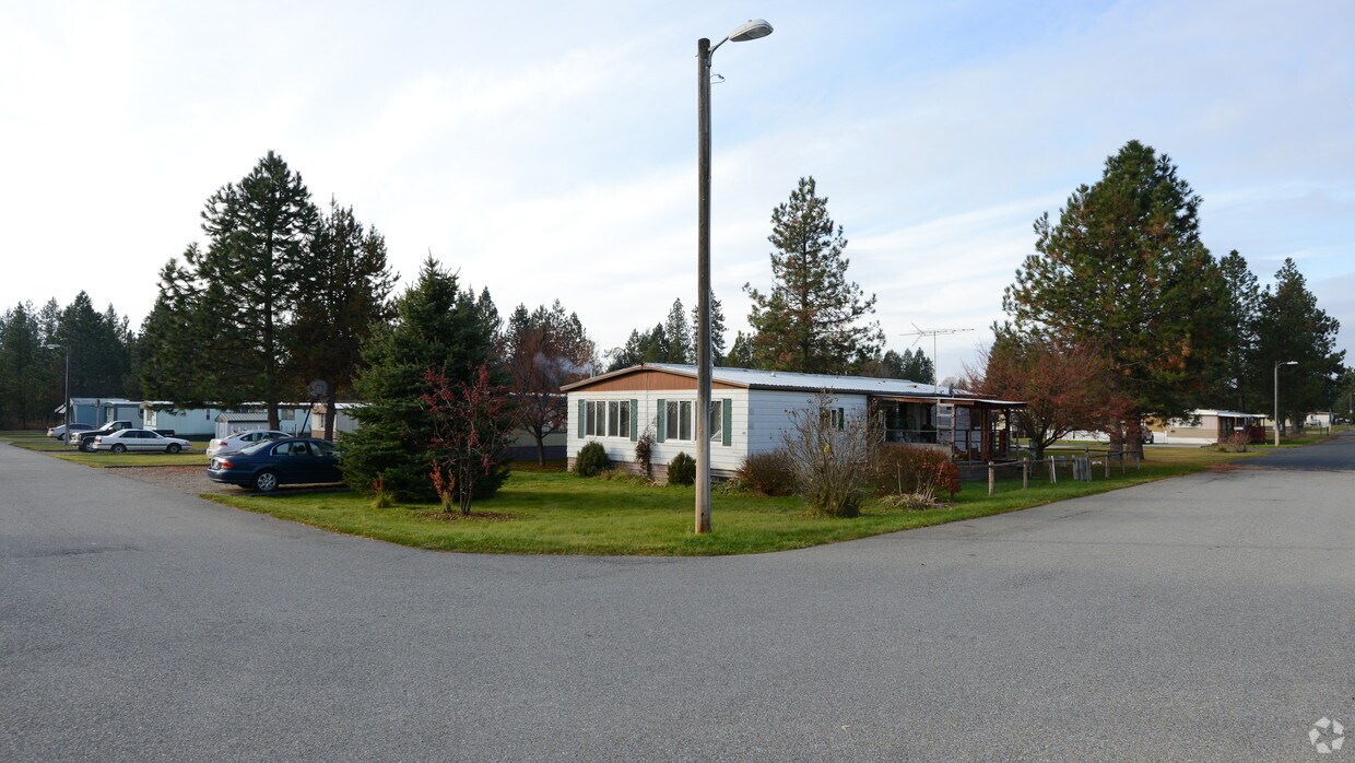 Eloika Pines Mobile Home Park Apartments in Elk, WA