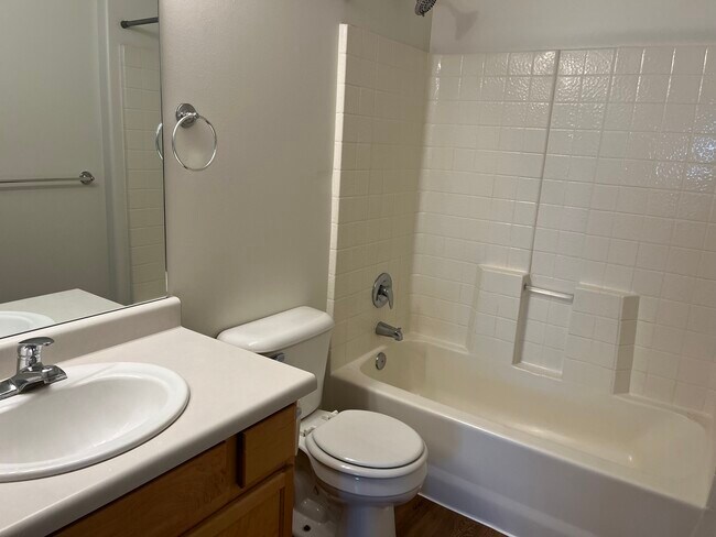 Main Bath - 1142 W 1390 S