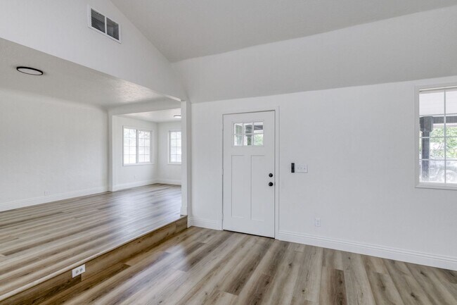 Foto del edificio - ? For Rent – Beautifully Updated 3 Bedroom...
