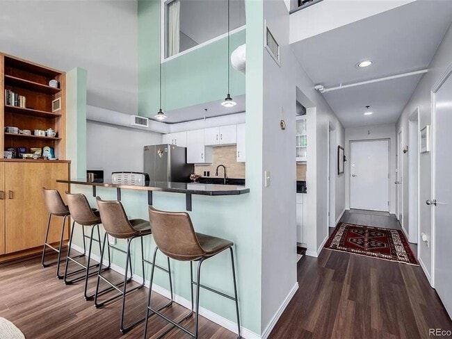 Building Photo - 705 4th St