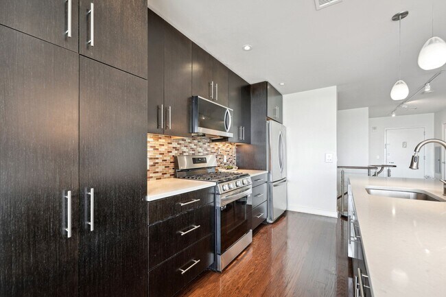 Foto del edificio - 100 Thompson Ln