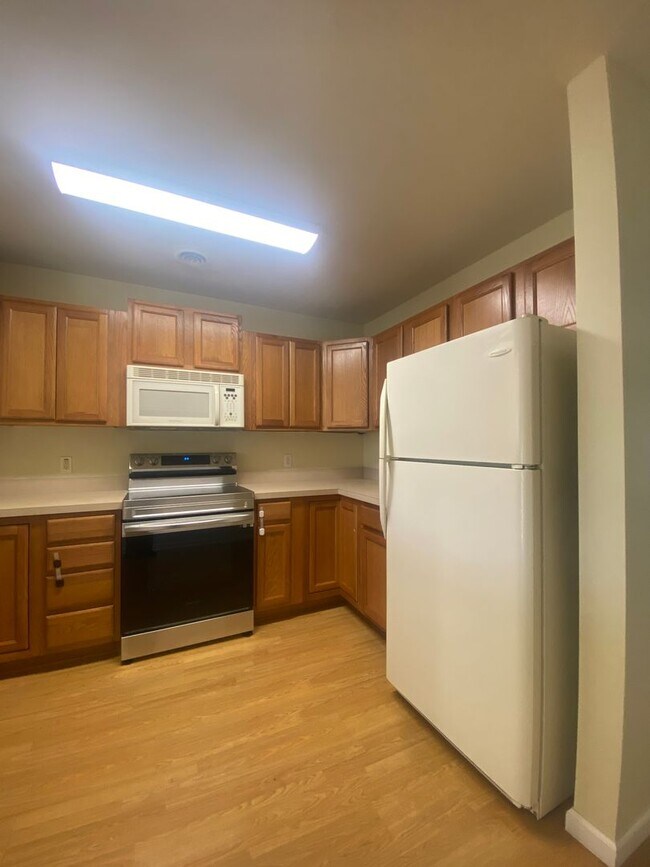 Foto del edificio - Beautiful 3 Bedroom, 2 1/2 Bath Townhome