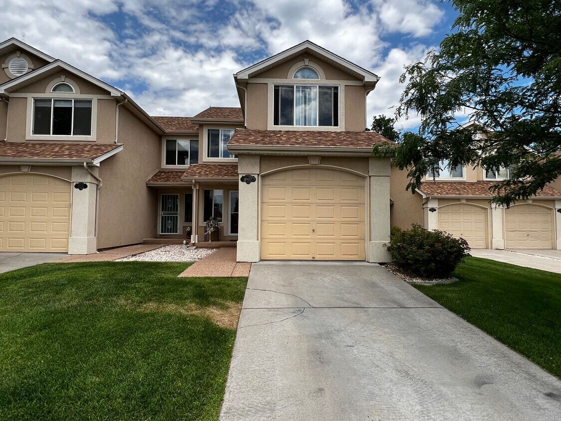 Foto principal - Beautiful 3 Bed, 3 1/2 Bath Townhome in No...