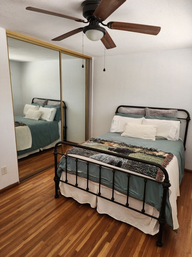 Building Photo - 3BD/2BD House with Spacious Backyard in La...