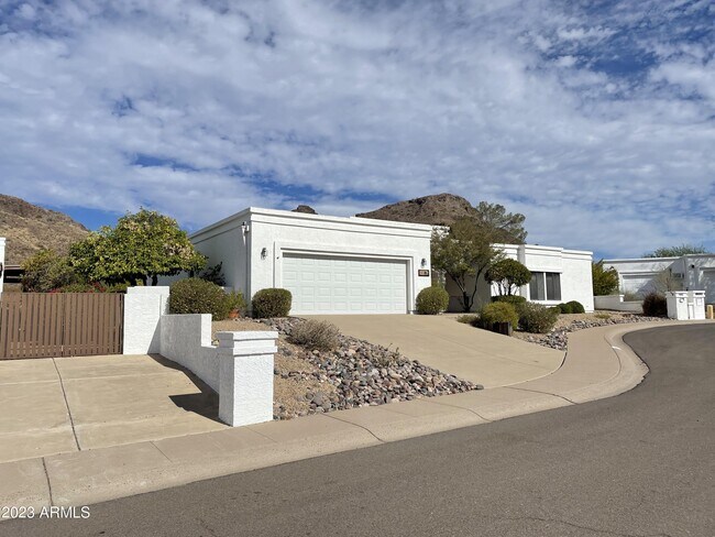 Building Photo - 1318 E Acoma Dr