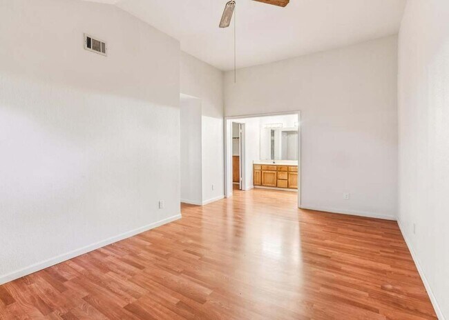 Foto del edificio - 2410 Lincoln Blvd