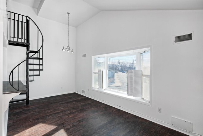 Building Photo - 338 Winfield Ave