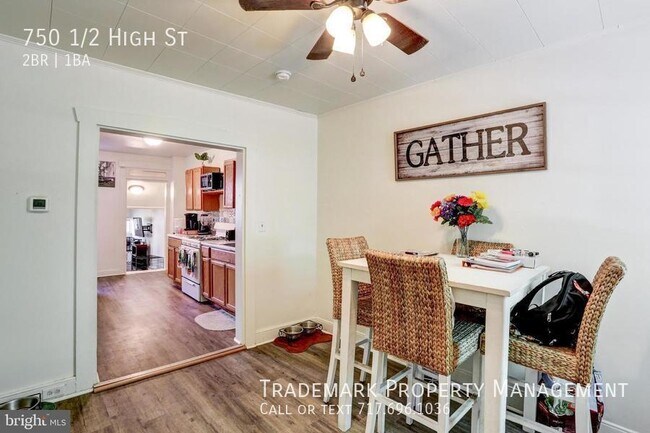 Building Photo - Nice 2 Bedroom 1 Bath Town House