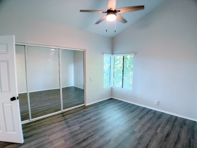 Foto del edificio - 22725 Lakeway Dr