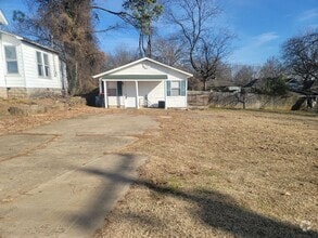 Building Photo - 216 Fayetteville Rd