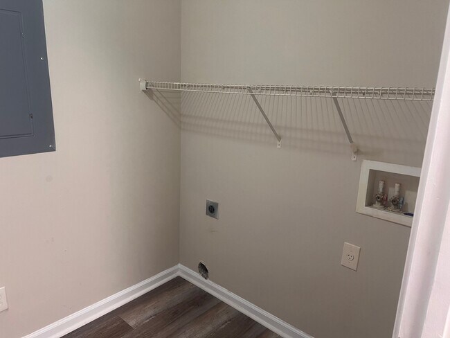 Building Photo - 155 1/2 Millstone Dr