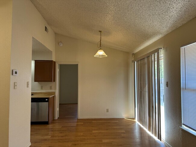Foto del edificio - 9933 Ardash Ln