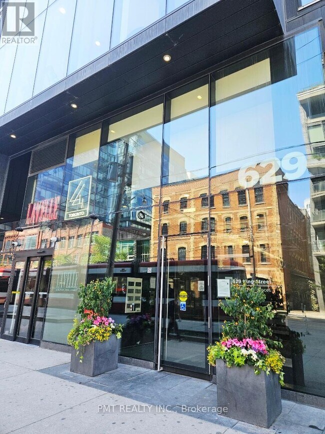Photo du bâtiment - 629 King St W