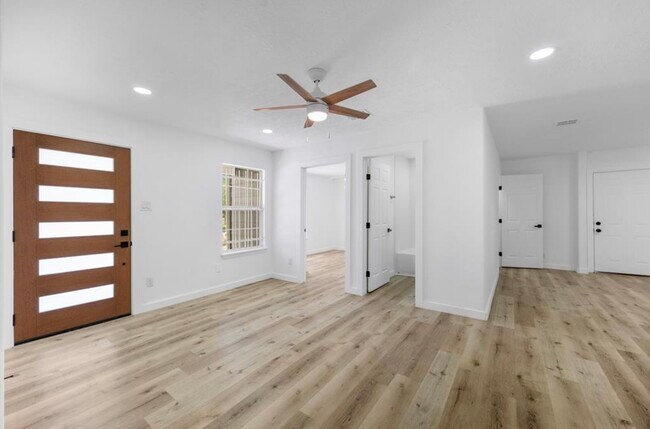 Building Photo - 3906 Simsbrook Dr