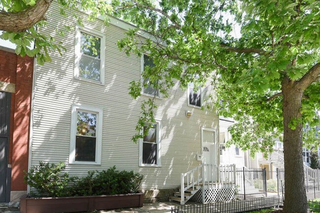 Building Photo - 1834 W Henderson St