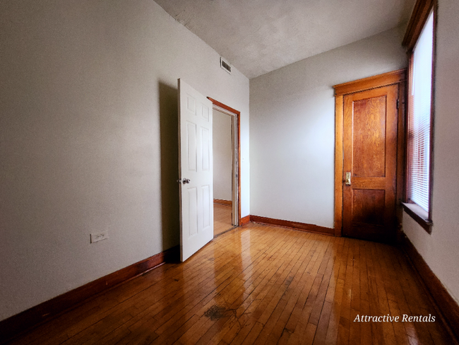 Foto del edificio - 1338 S Springfield Ave