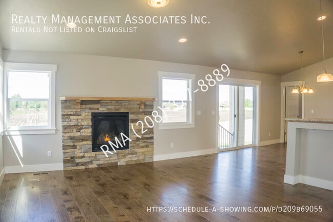 Building Photo - Luxurious 3 Bedroom Home in Eagle! $500.00...