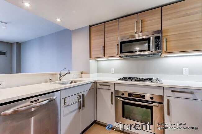 Building Photo - 555 4th St