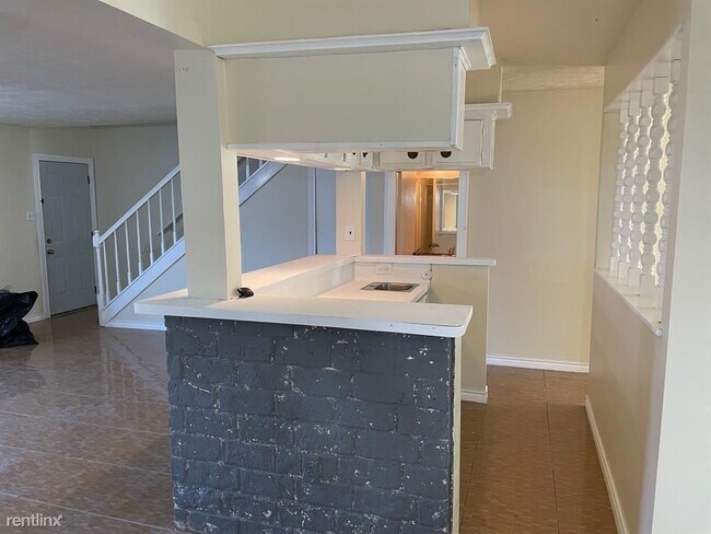 Building Photo - 4 br, 2.5 bath Townhome - 11523 Sabo Road
