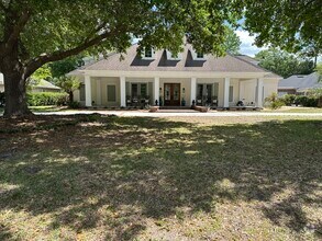 Building Photo - 1064 Greenwillow Dr