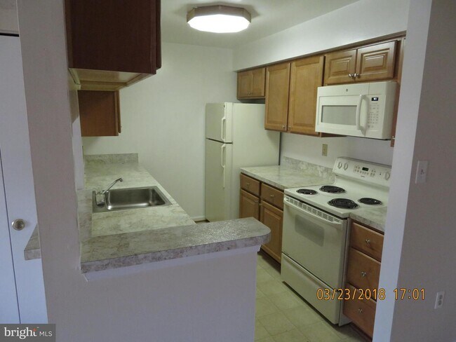 Building Photo - 1645 Carriage House Terrace