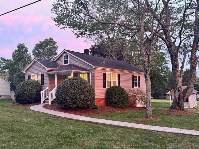 Building Photo - FOR RENT DAVIE COUNTY!!