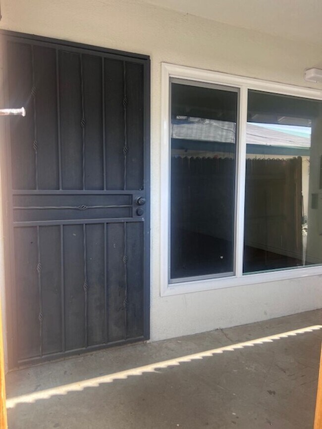 Foto del edificio - Spacious 3 Bed / 2 Bath Apartment in Colton – Upgraded & Move-In Ready