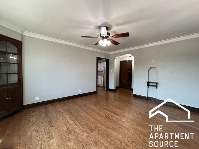 Building Photo - 4519 N Wolcott Ave