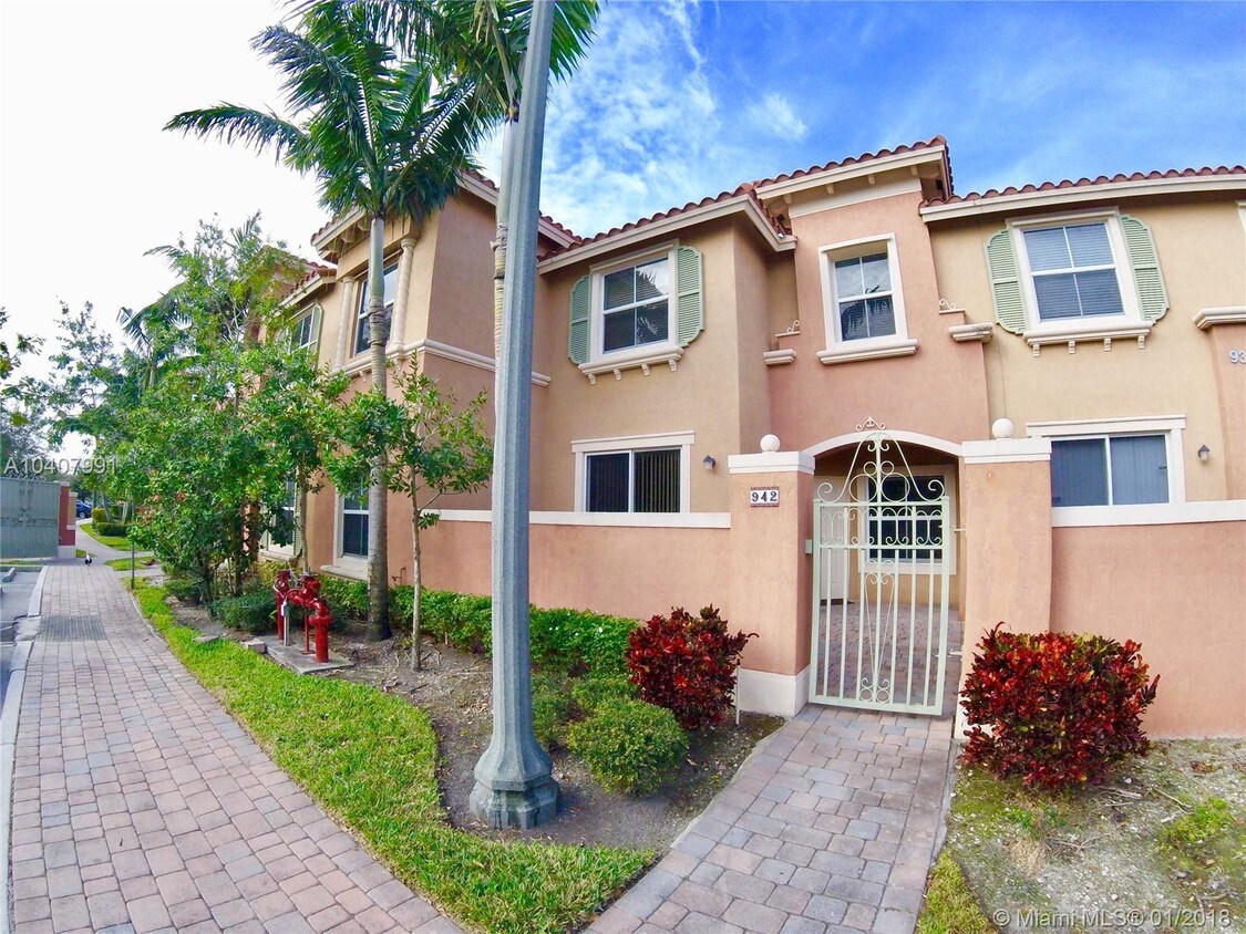 942 SW 143rd Ave, Pembroke Pines, FL 33027 Townhome Rentals in