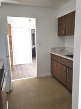 Building Photo - 215-216 6 Ave W