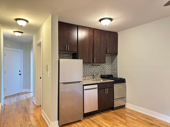 Foto del edificio - 816 W Cornelia Ave