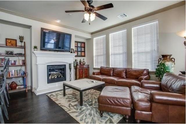 Foto del edificio - 7915 Parkwood Blvd